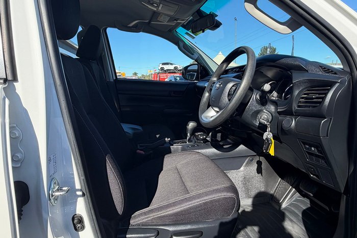 2024 Toyota Hilux SR