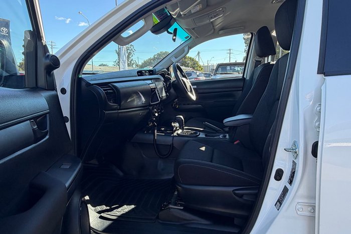 2024 Toyota Hilux SR