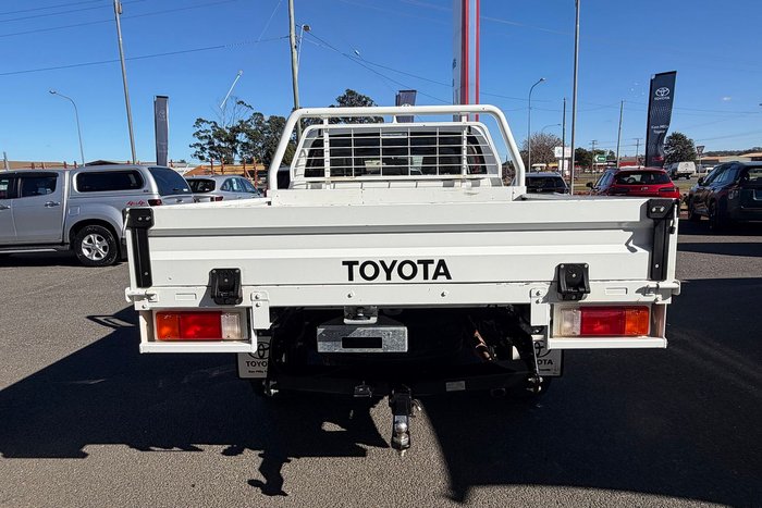 2024 Toyota Hilux SR