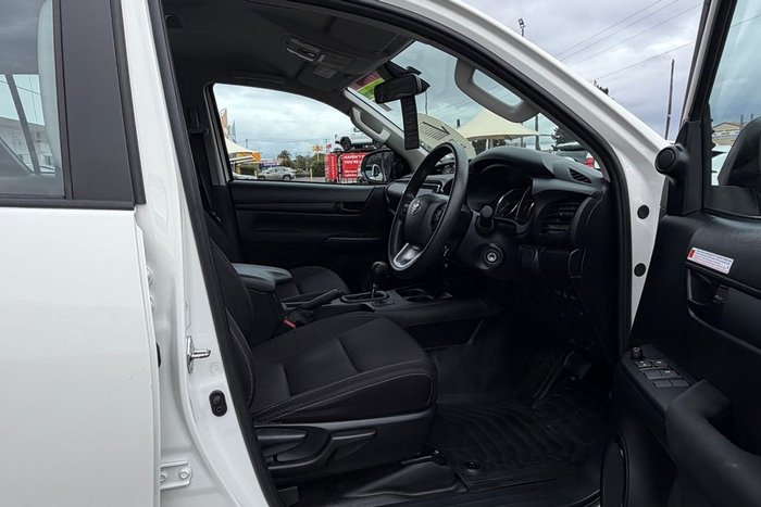 2024 Toyota Hilux SR