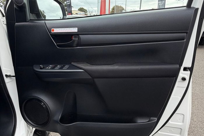 2024 Toyota Hilux SR