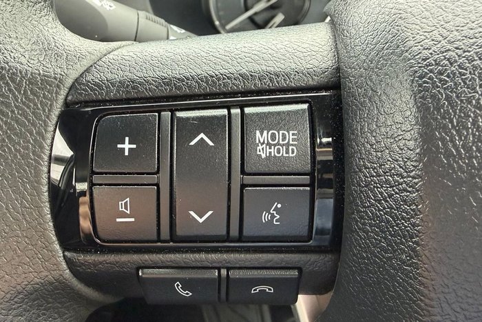 2024 Toyota Hilux SR