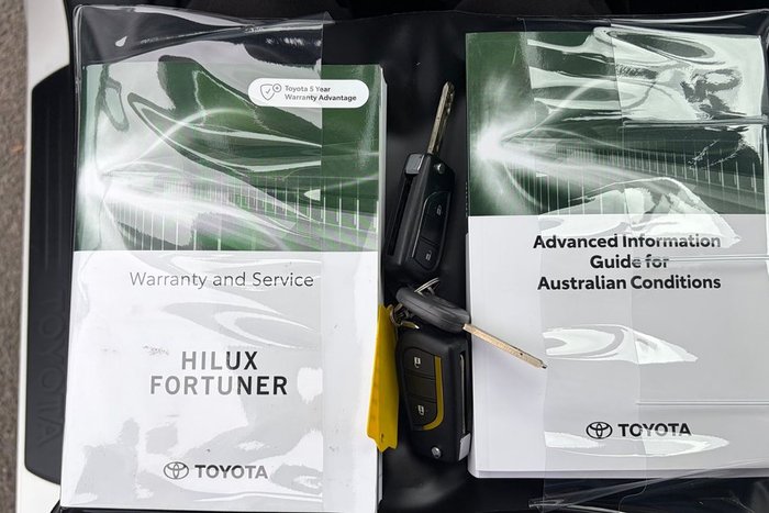 2024 Toyota Hilux SR