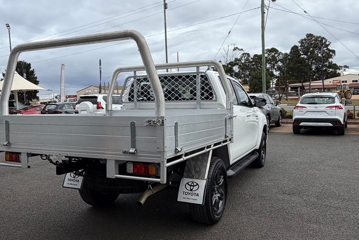 2024 Toyota Hilux SR