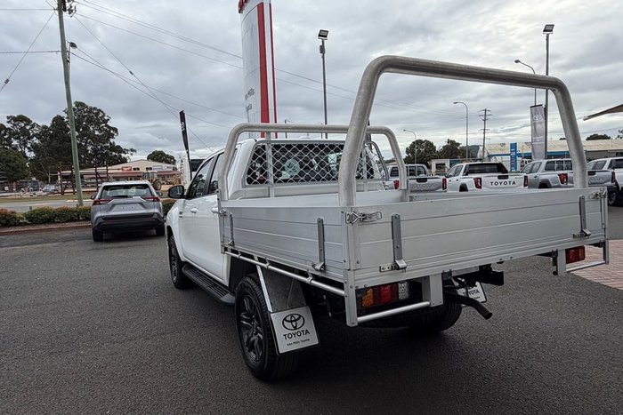 2024 Toyota Hilux SR