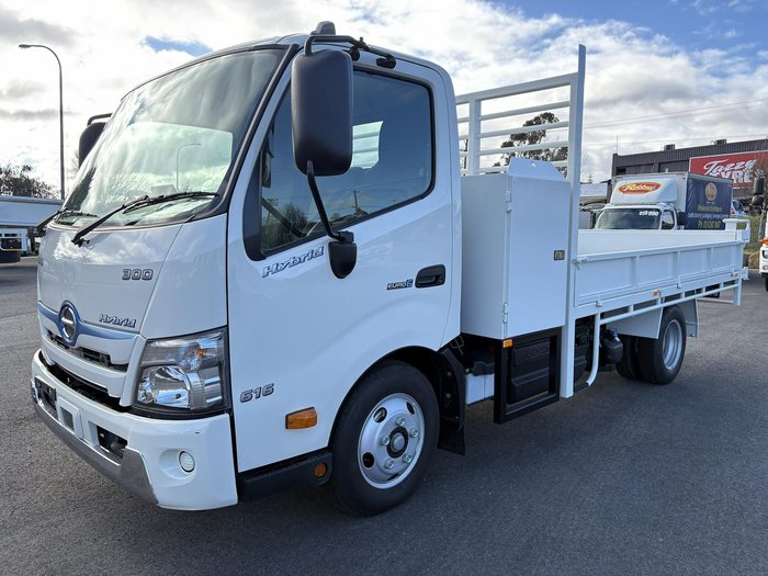 2025 Hino 300 Series