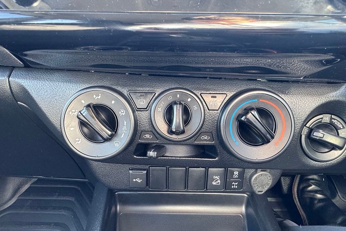 2024 Toyota Hilux SR
