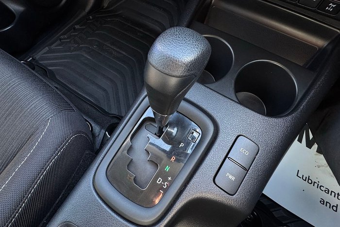 2024 Toyota Hilux SR