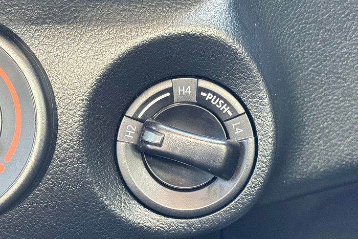 2024 Toyota Hilux SR
