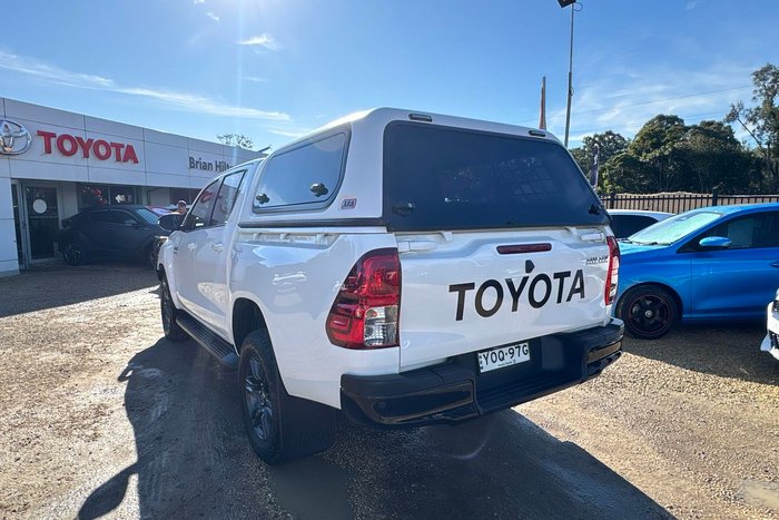 2024 Toyota Hilux SR