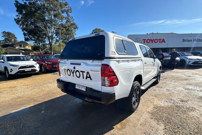 2024 Toyota Hilux SR