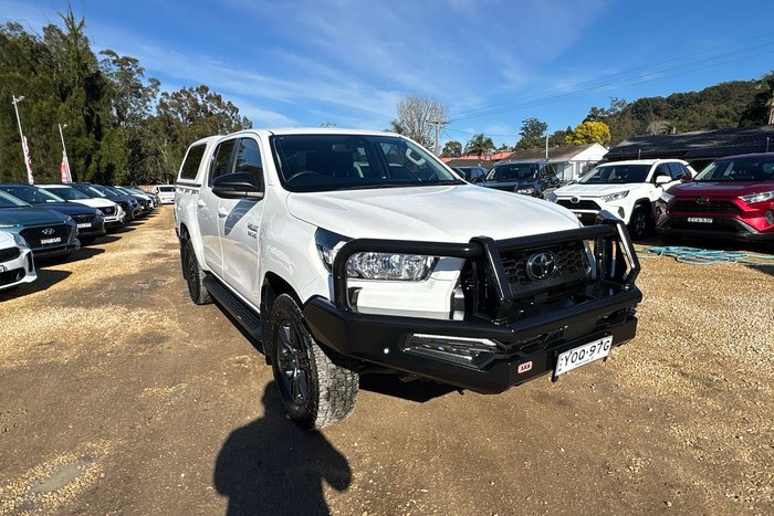 2024 Toyota Hilux SR