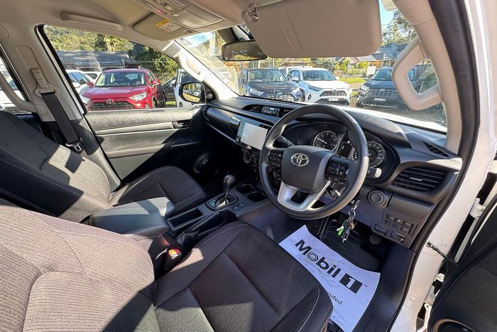 2024 Toyota Hilux SR