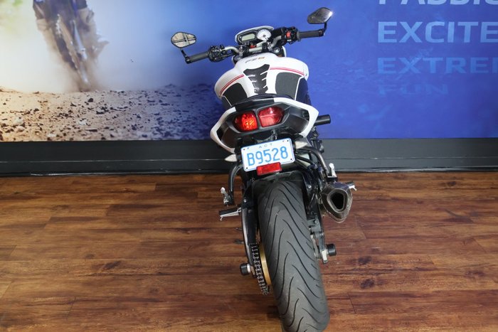 2010 Yamaha FZ8N White