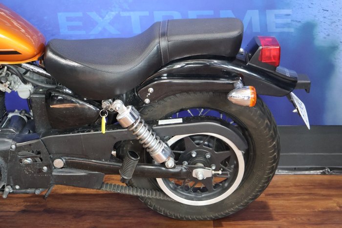2017 Suzuki BOULEVARD S40 (LS650B) Orange
