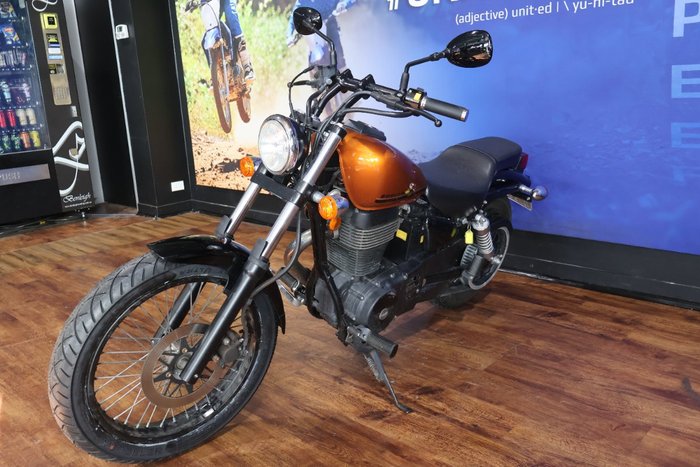 2017 Suzuki BOULEVARD S40 (LS650B) Orange