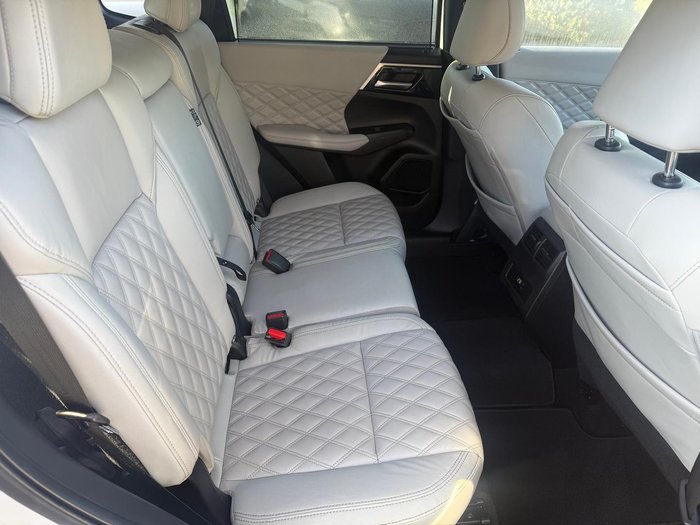 2021 Mitsubishi Outlander Exceed