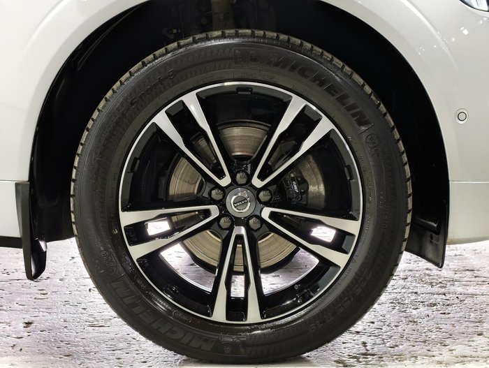 2021 Volvo XC60 T5 Momentum