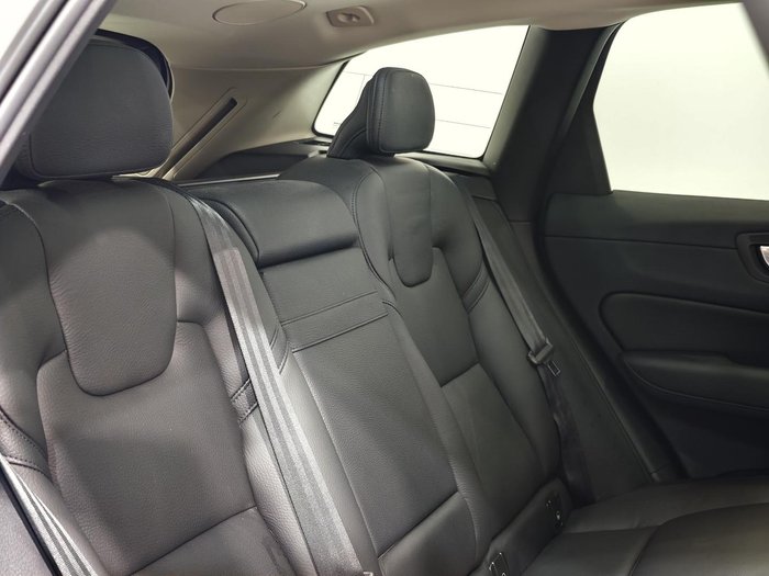 2021 Volvo XC60 T5 Momentum