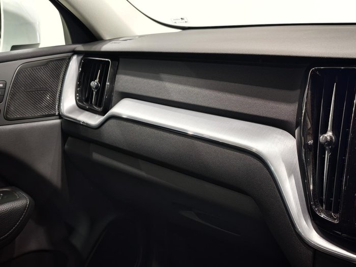 2021 Volvo XC60 T5 Momentum