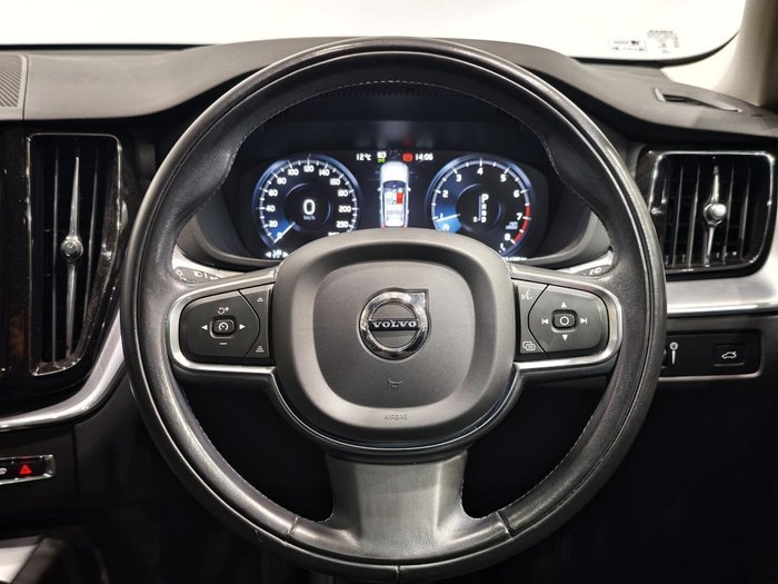 2021 Volvo XC60 T5 Momentum