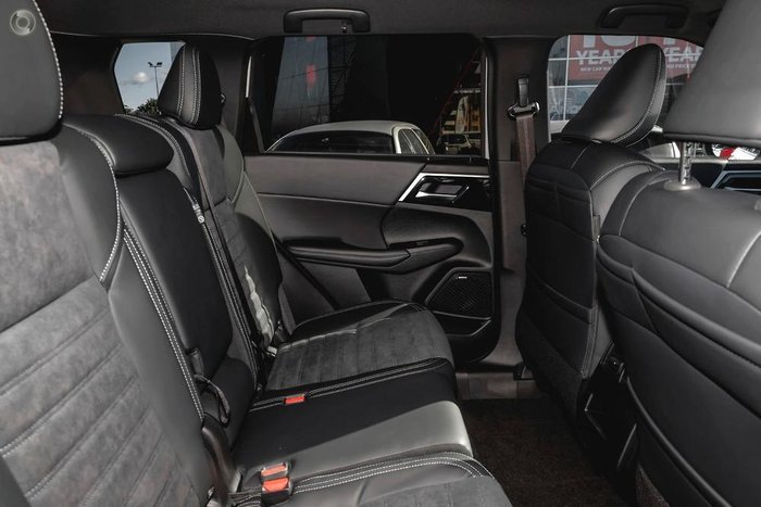 2026 Mitsubishi Outlander Black Edition