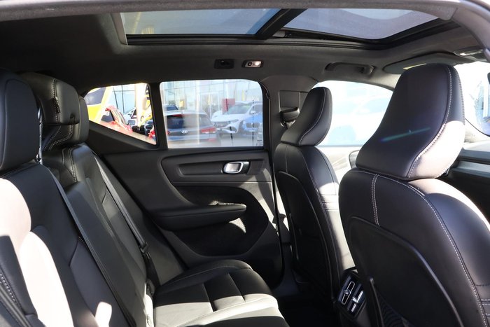 2021 Volvo XC40 T5 R-Design