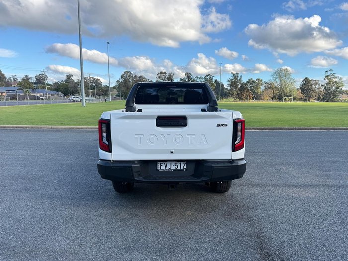 2025 Toyota Hilux SR5