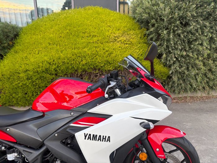 2015 Yamaha YZF-R3 Red