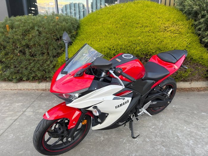 2015 Yamaha YZF-R3 Red