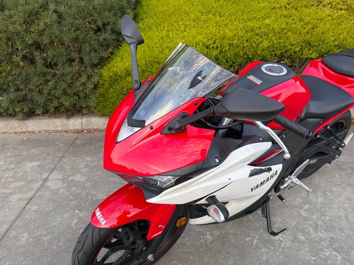 2015 Yamaha YZF-R3 Red