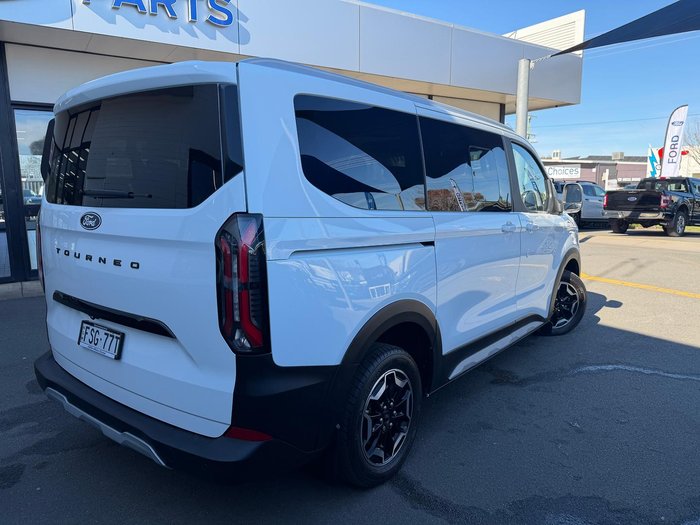 2025 Ford Tourneo