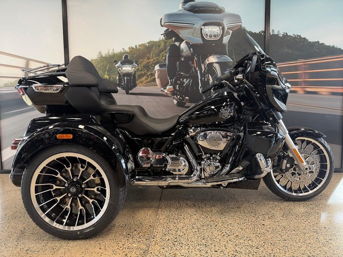 2026 Harley-Davidson Street Glide 3 (FLHLT)