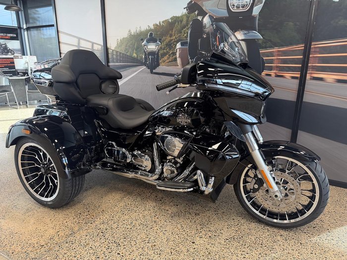 2026 Harley-Davidson Street Glide 3 (FLHLT)