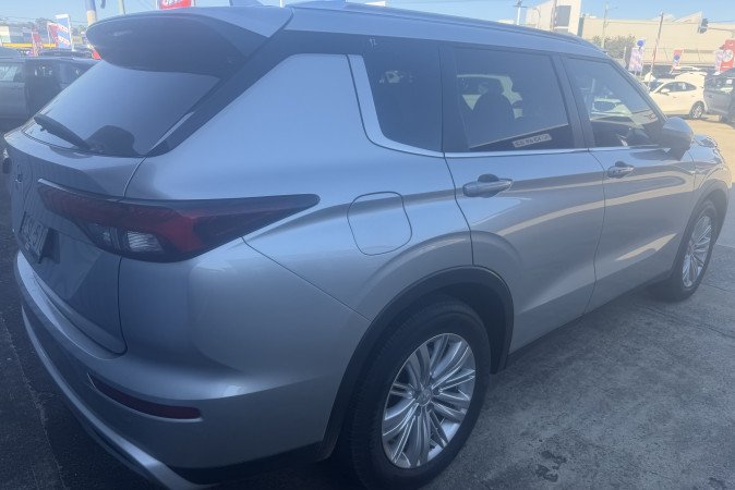 2022 MITSUBISHI OUTLANDER LS 7 SEAT (AWD)