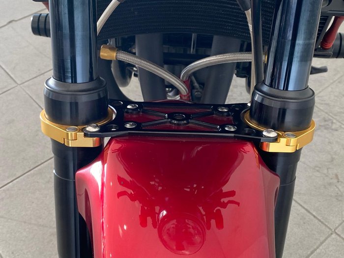 1992 Kawasaki Zephyr 1100 (ZR1100) Zephyr Red