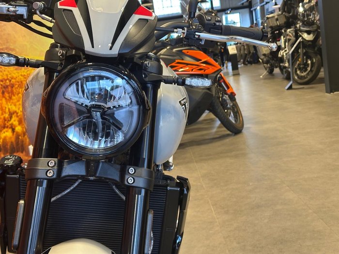 2026 Triumph Trident 800 Trident Grey