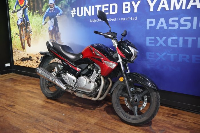 2015 Suzuki INAZUMA 250 (GW250) Red