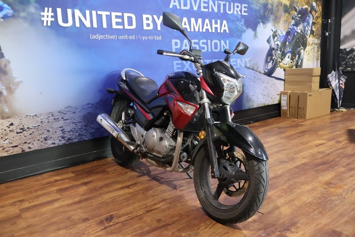 2015 Suzuki INAZUMA 250 (GW250) Red