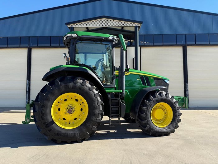 2022 John Deere 7R210