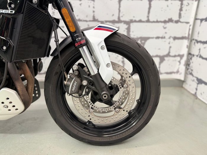 2024 Triumph Trident 660 Triple Tribute Edition Trident White