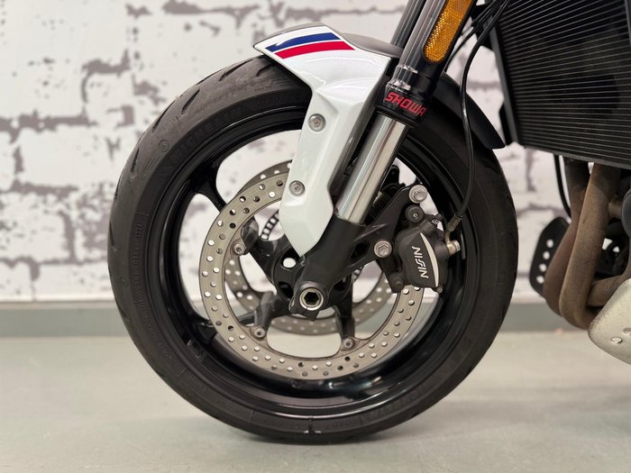 2024 Triumph Trident 660 Triple Tribute Edition Trident White