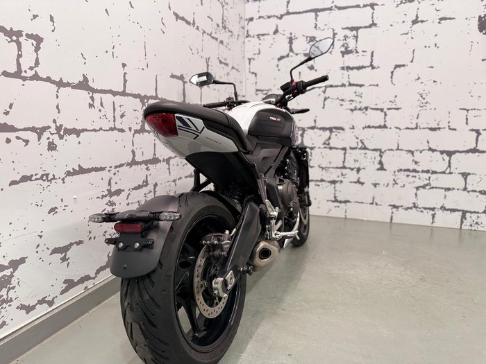 2024 Triumph Trident 660 Triple Tribute Edition Trident White