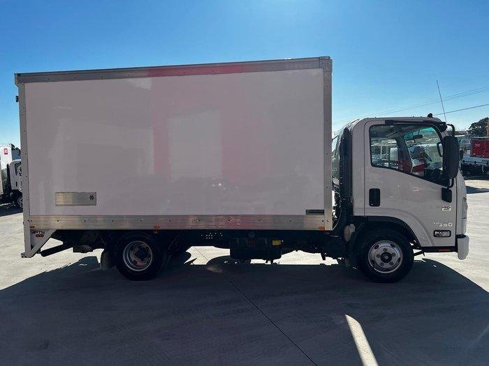 2021 Isuzu N Series NNR 45-150 Vanpack