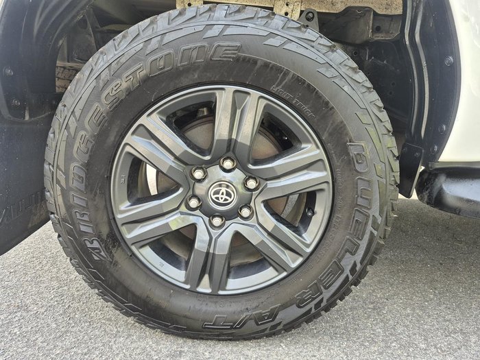2023 Toyota Hilux SR