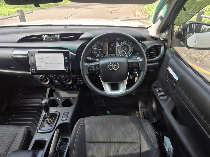 2023 Toyota Hilux SR