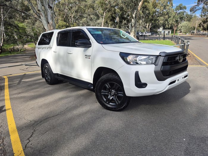 2023 Toyota Hilux SR