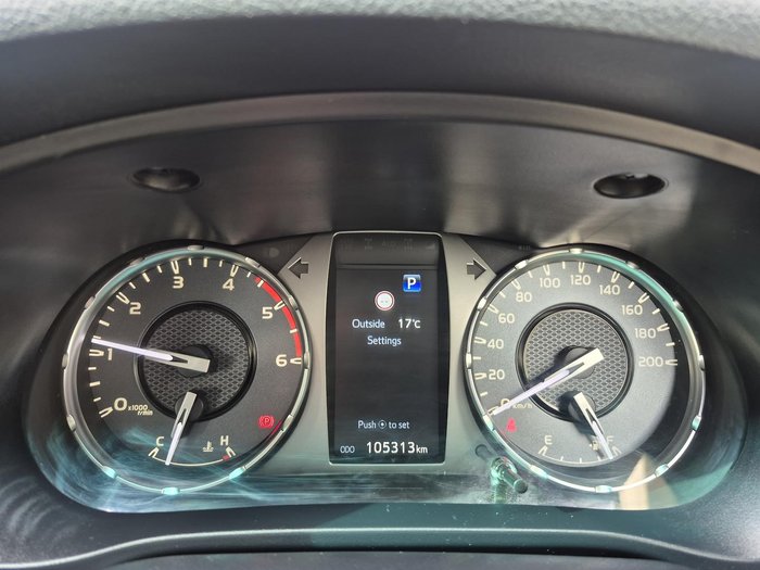 2023 Toyota Hilux SR
