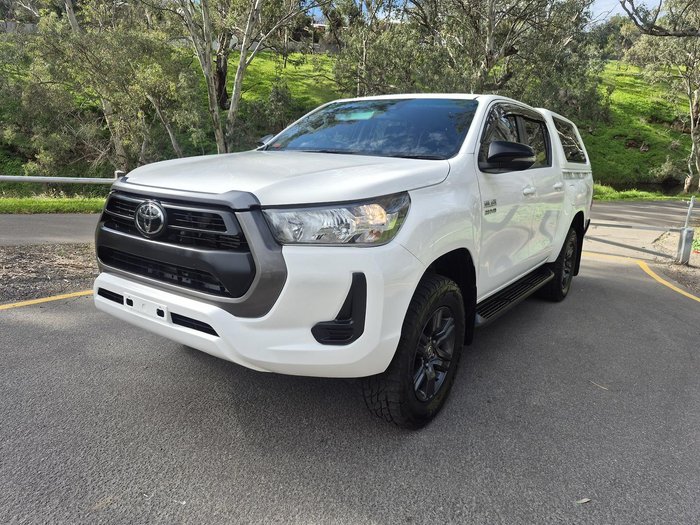 2023 Toyota Hilux SR