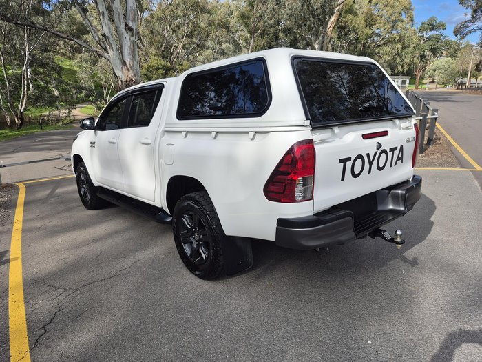2023 Toyota Hilux SR